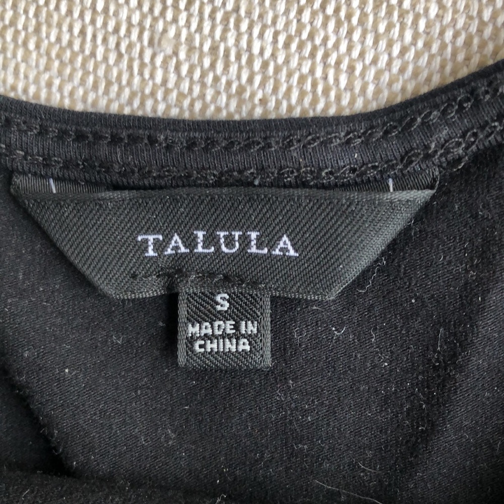 ✨🖤 EUC cropped Talula Fitted Tee 🖤✨ - Picture 2 of 5